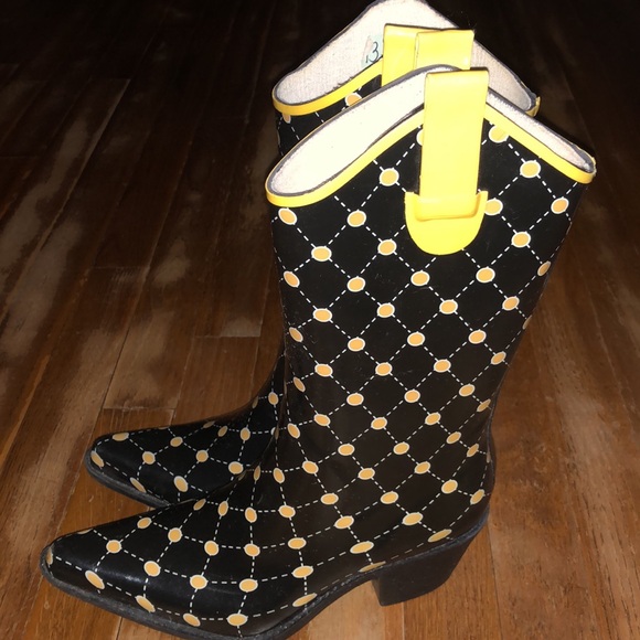 Stadium stompers - Picture 5 of 6